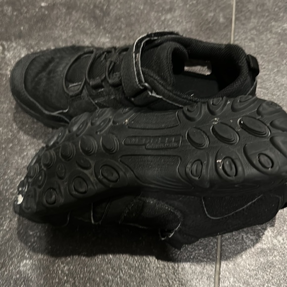 Indoor school shoes - Picture 2 of 2